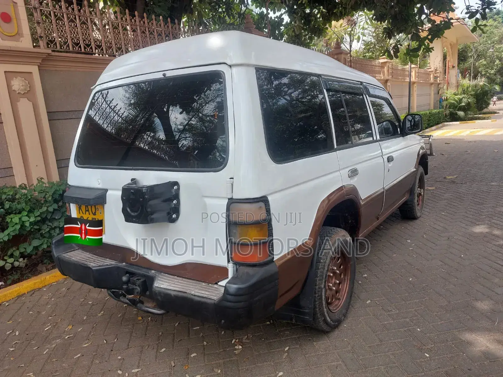 Mitsubishi Pajero 2001 White