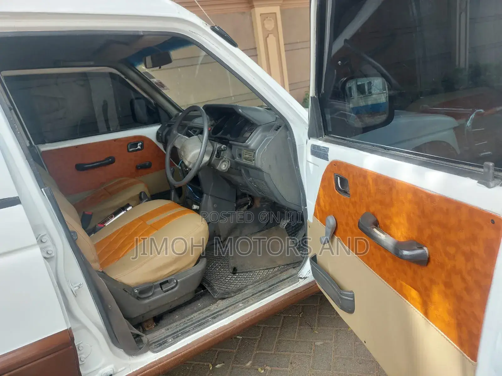 Mitsubishi Pajero 2001 White