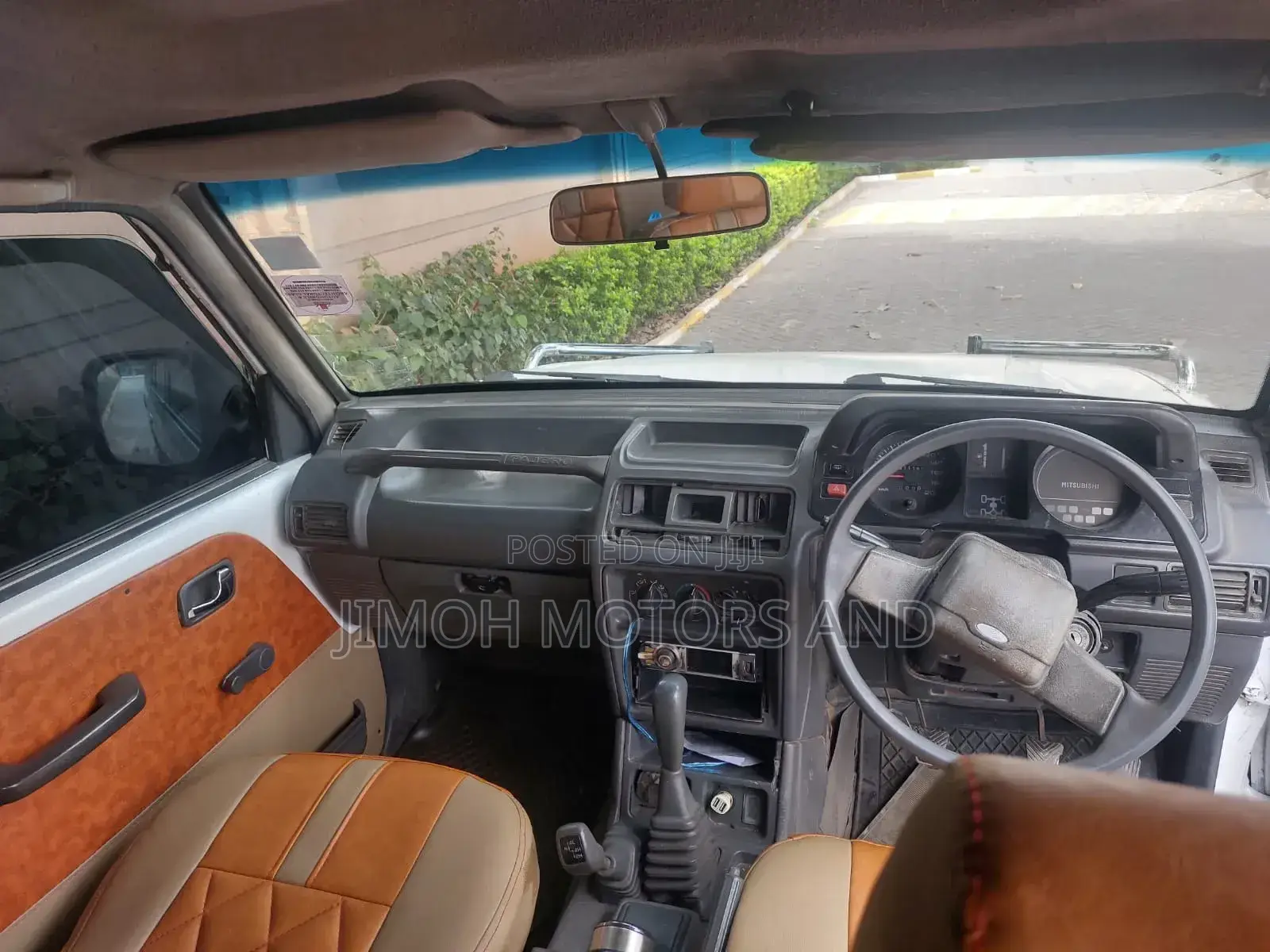 Mitsubishi Pajero 2001 White