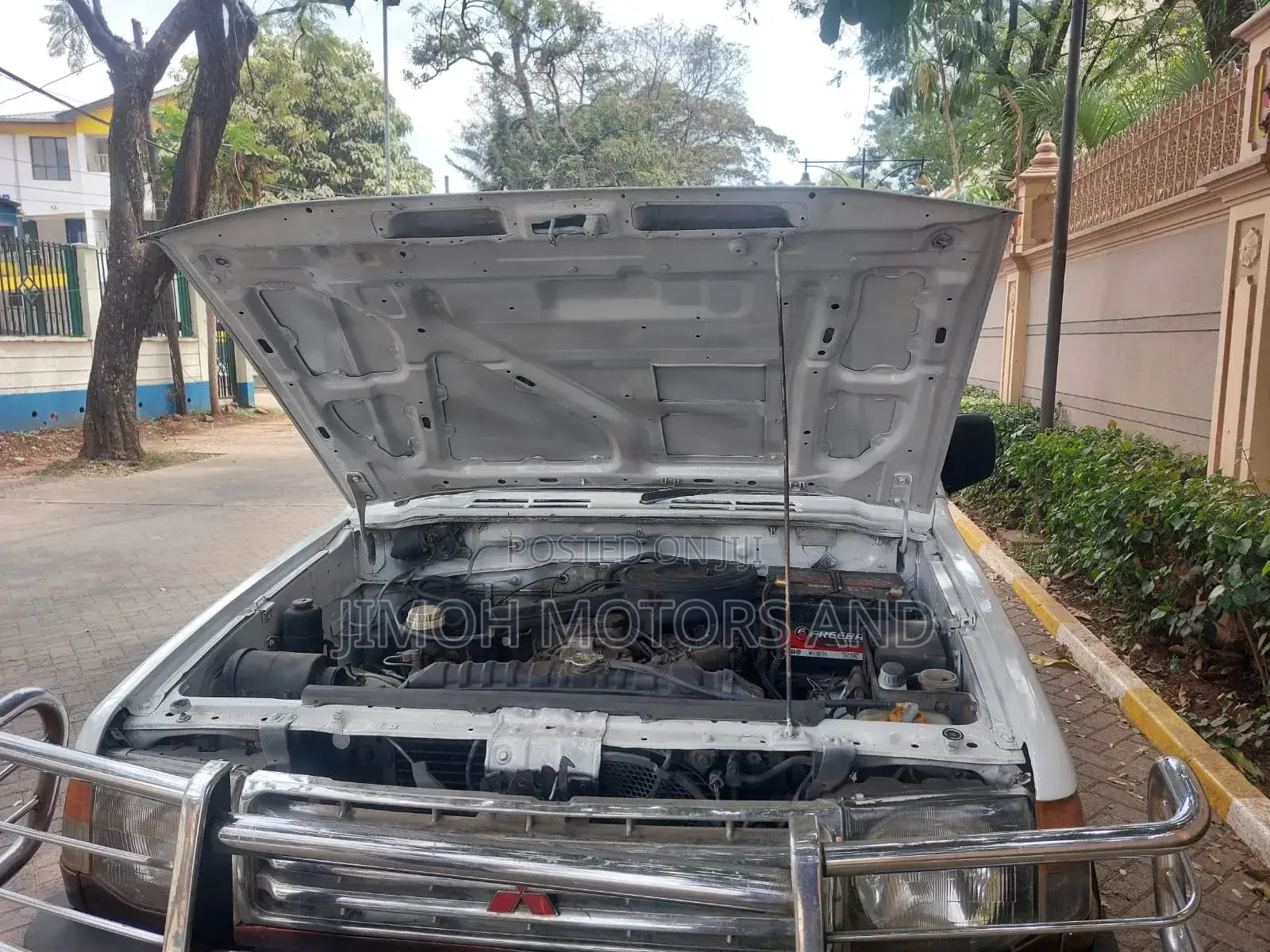 Mitsubishi Pajero 2001 White