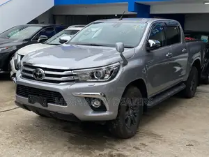 Toyota Hilux 2019 Silver