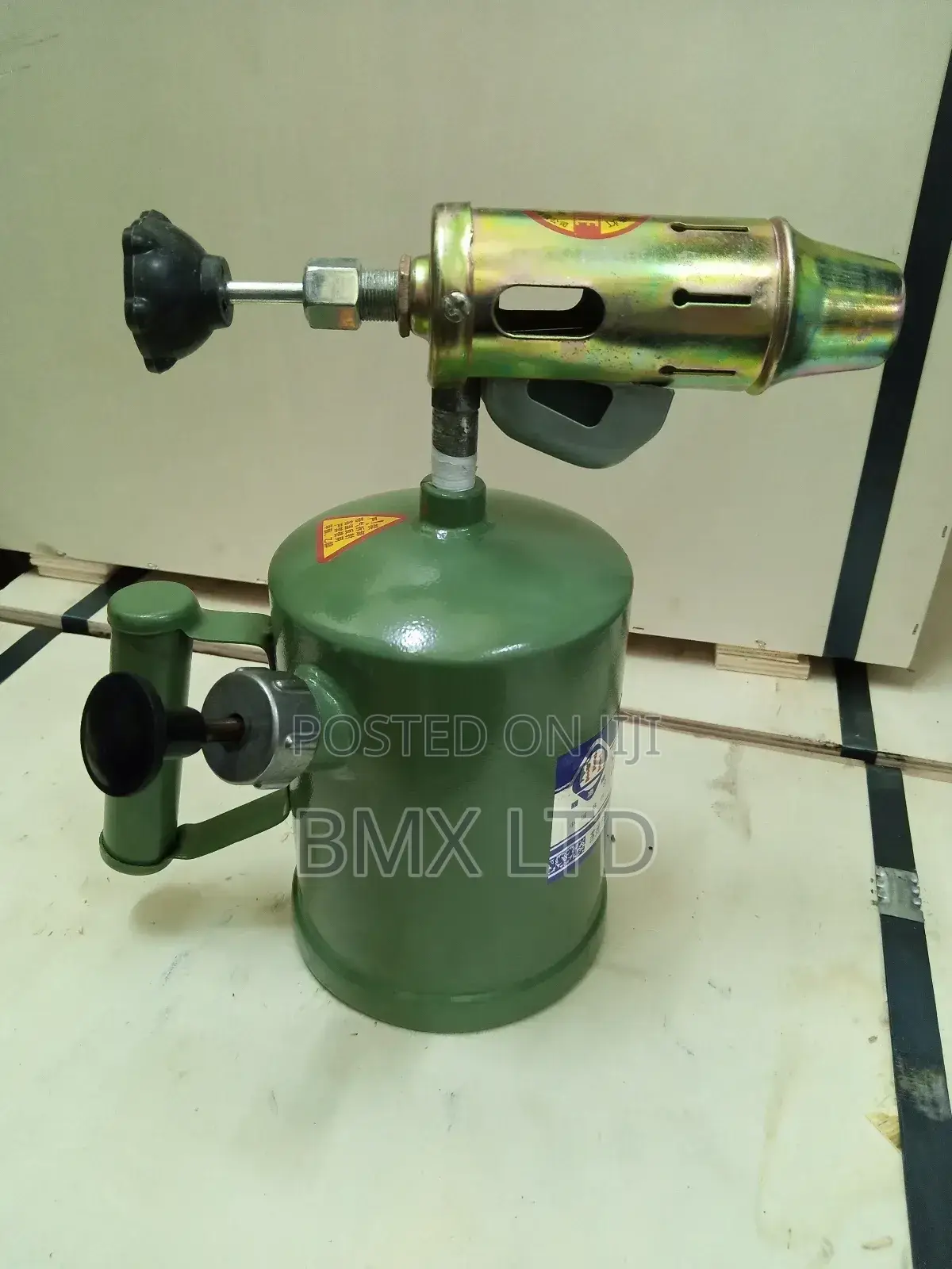 Fuel Resistant Blow Lamp With Manual Pressure Pump System
