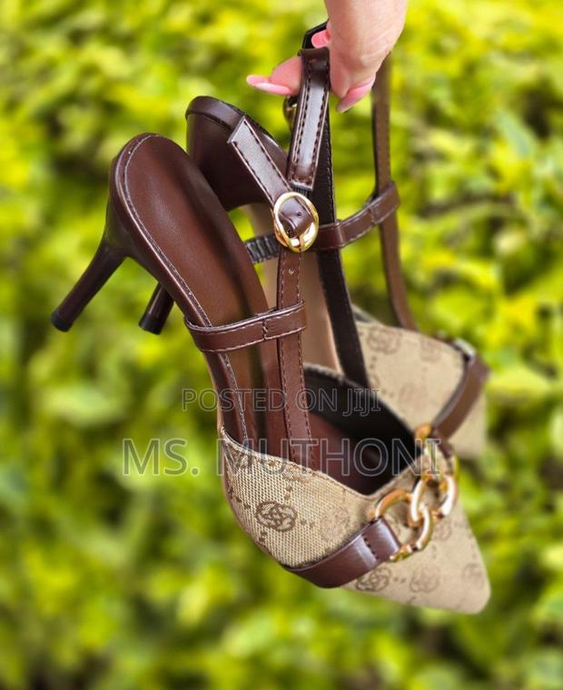 Sophisticated Pointy Sling Back Kitten Heels - thumbnail 5