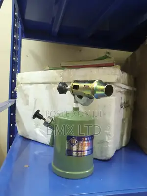 Compact Manual Torch With Focused Flame Control Knob