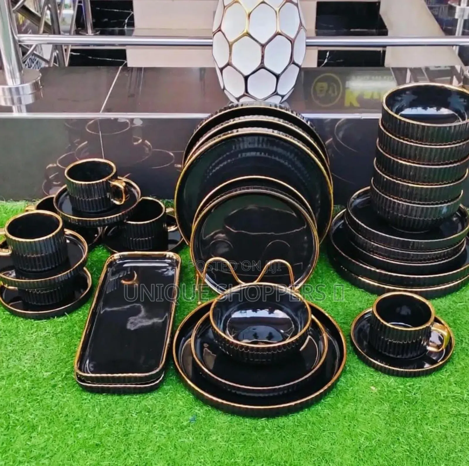 Black Elegant European Porcelain Dinner Set
32pcs Dinner