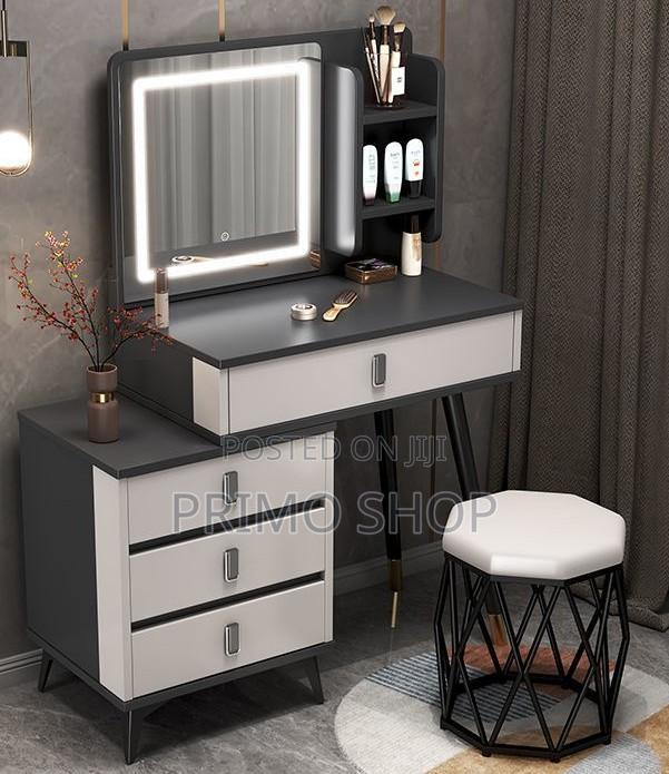 Dressing Table; Sophisticated Mirror -Top Dressing Station - thumbnail 4
