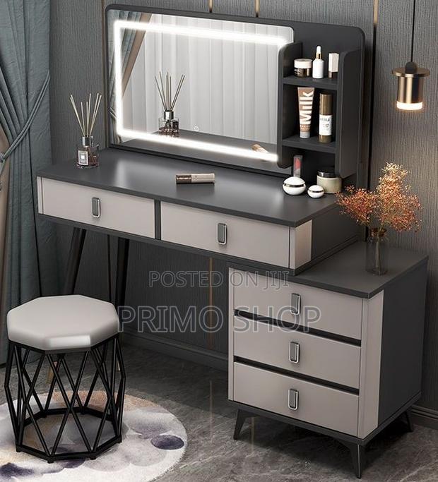 Dressing Table; Sophisticated Mirror -Top Dressing Station - thumbnail 5