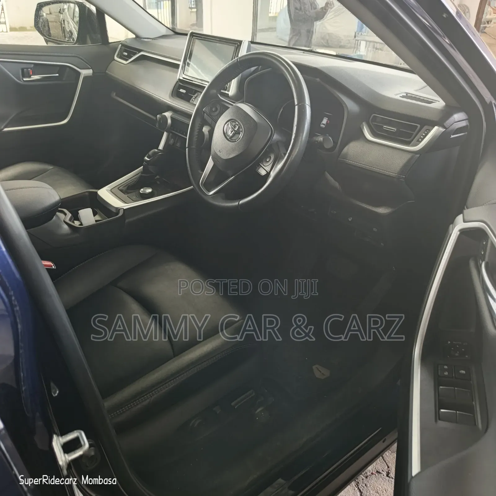Toyota RAV4 Hybrid 2021 Blue