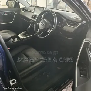 Toyota RAV4 Hybrid 2021 Blue
