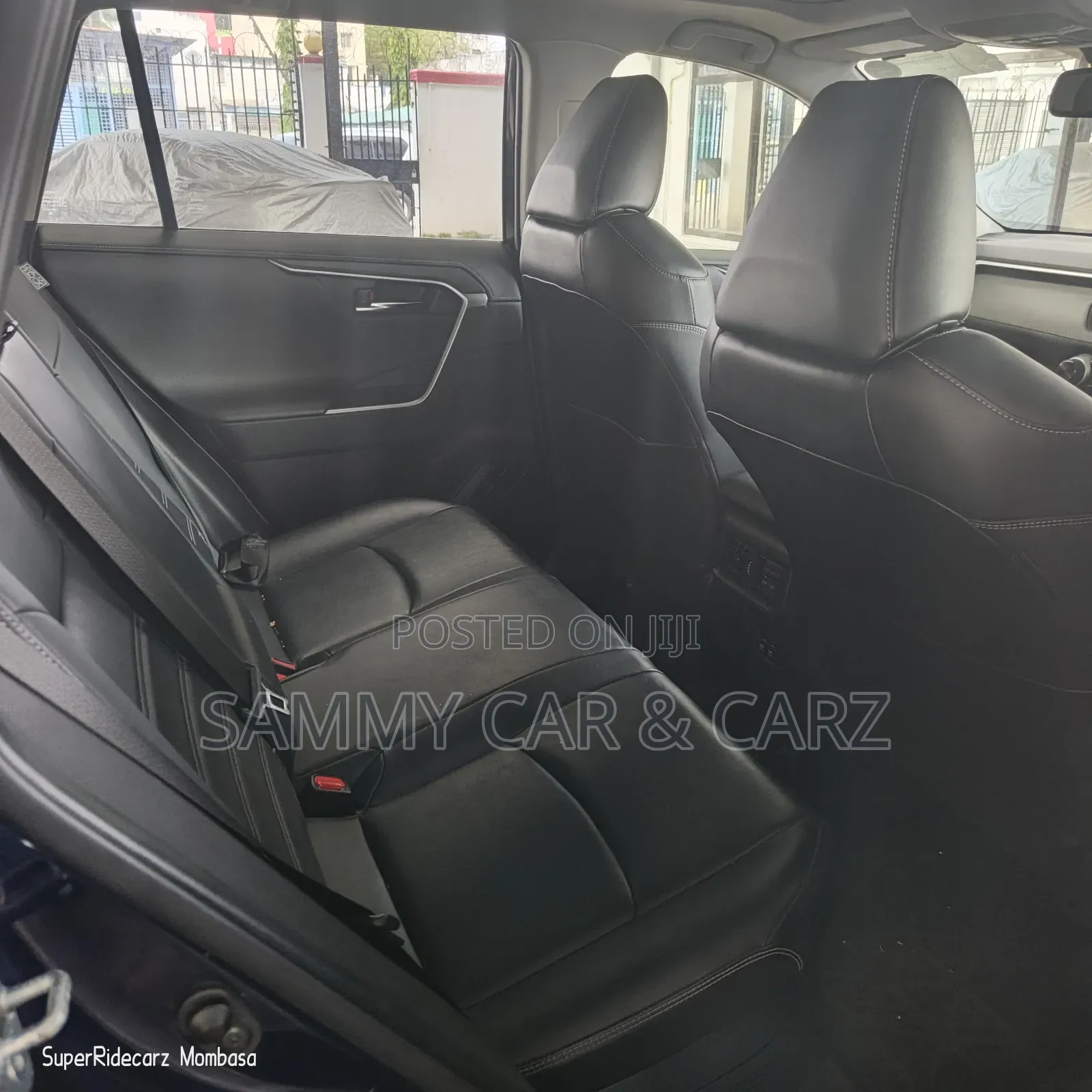Toyota RAV4 Hybrid 2021 Blue