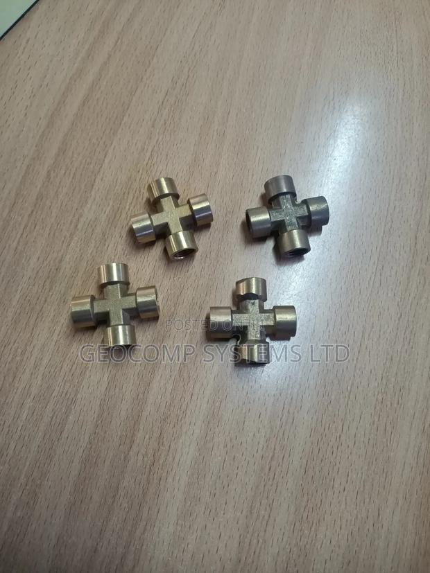 Cross Tee 1/4" (Brass) - main view