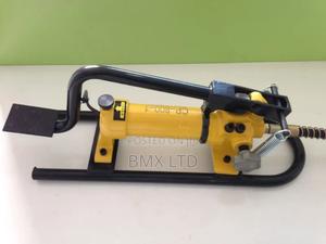 Manual Hydraulic Pedal Pump With Long Flex Hose Line - thumbnail 2