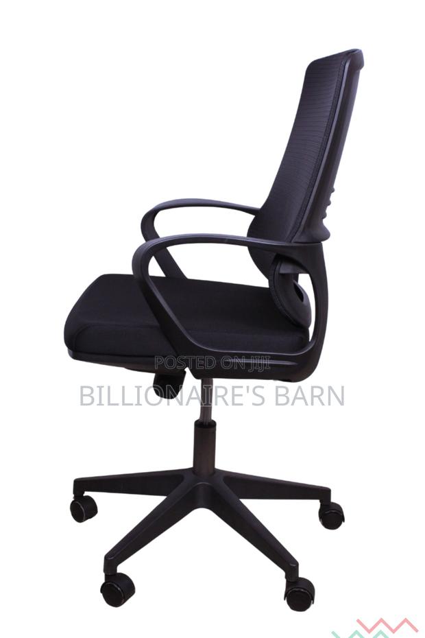 Office Mesh Chair With Minimalist, Sleek Design Black - thumbnail 2