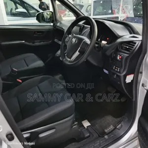 Toyota Noah 2.0 FWD (8 Seater) 2018 Silver