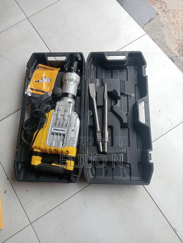 Uyustools Heavy Duty Breaker 2700w - thumbnail 2