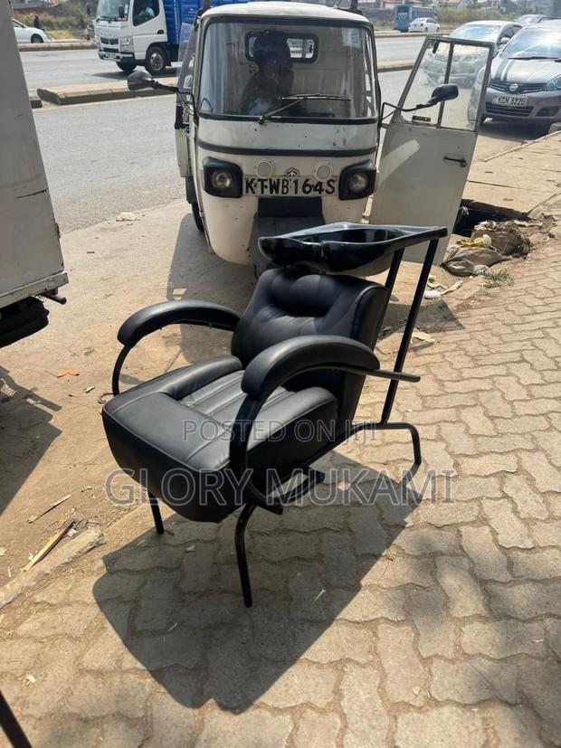 Salon Sink Chair - main view