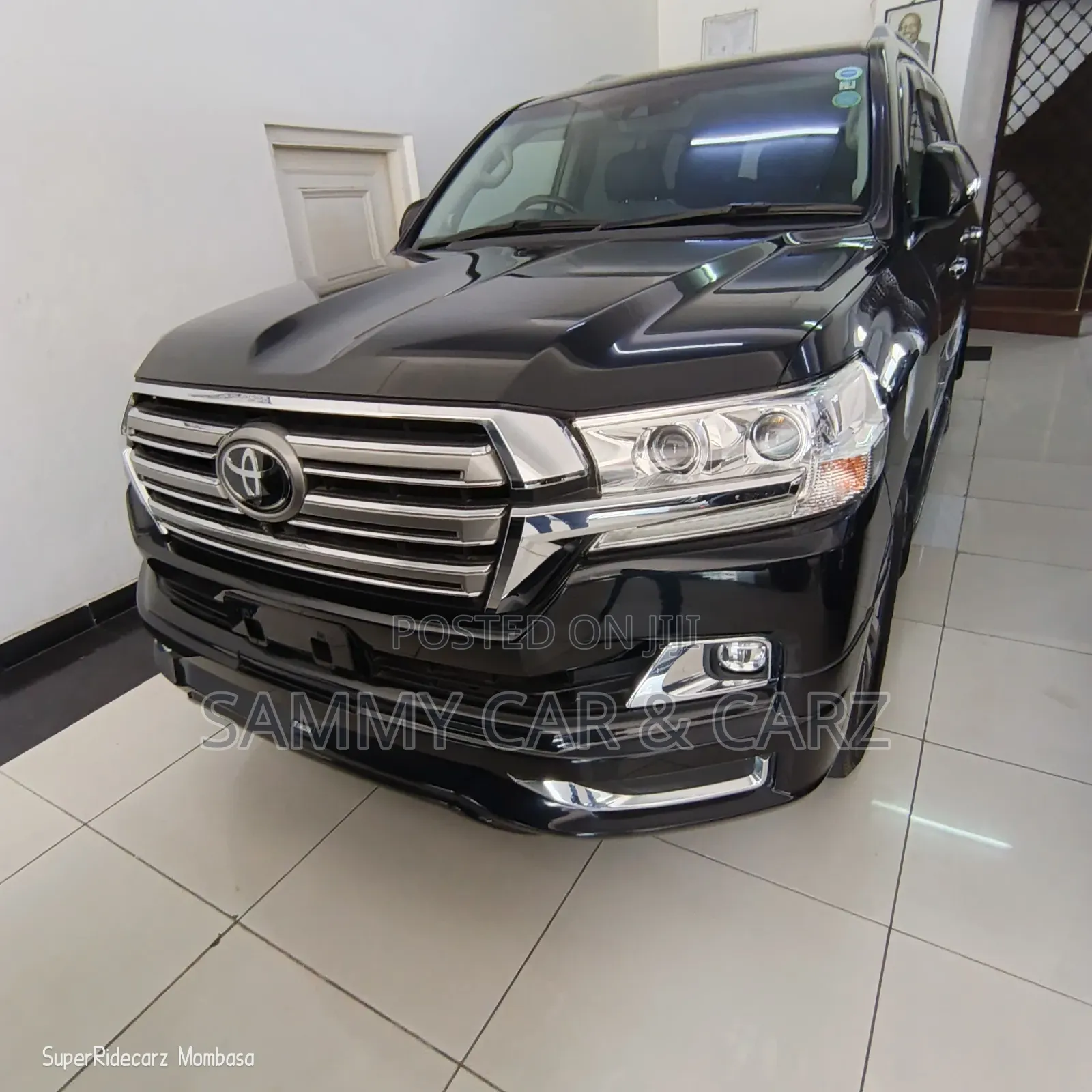 Toyota Land Cruiser 4.6 V8 AX 2017 Black