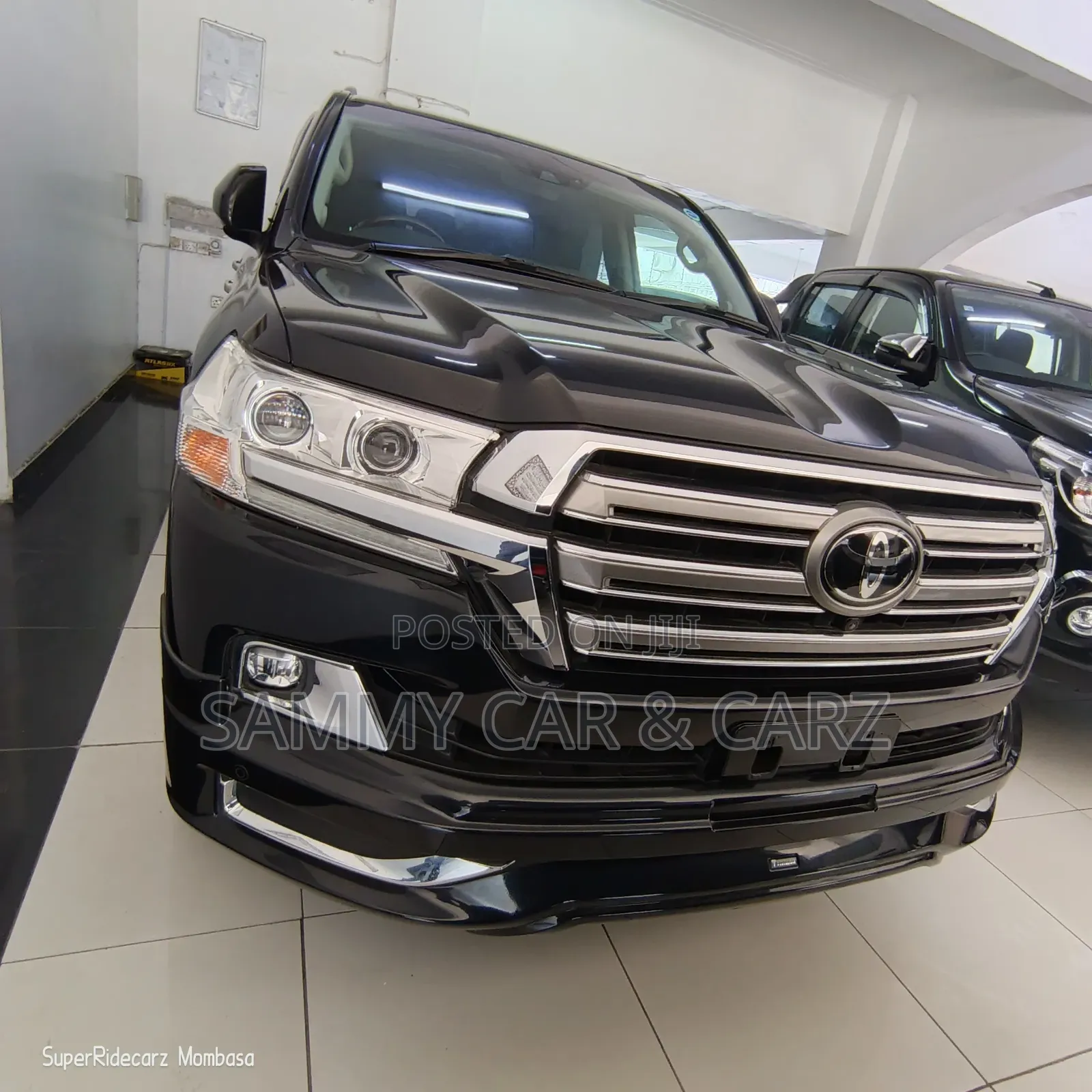Toyota Land Cruiser 4.6 V8 AX 2017 Black