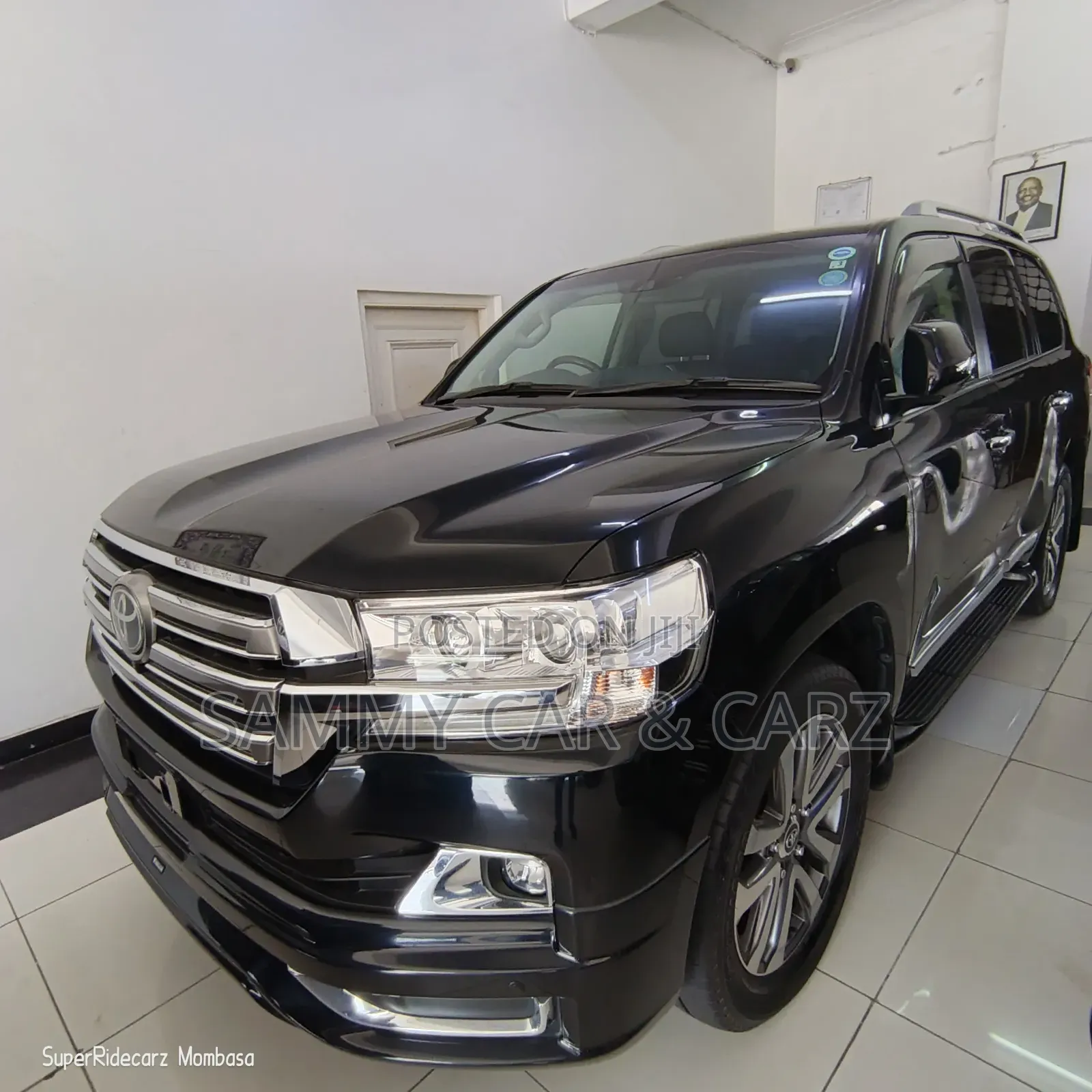 Toyota Land Cruiser 4.6 V8 AX 2017 Black