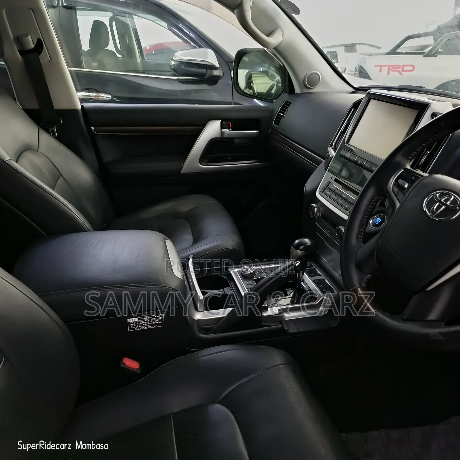 Toyota Land Cruiser 4.6 V8 AX 2017 Black
