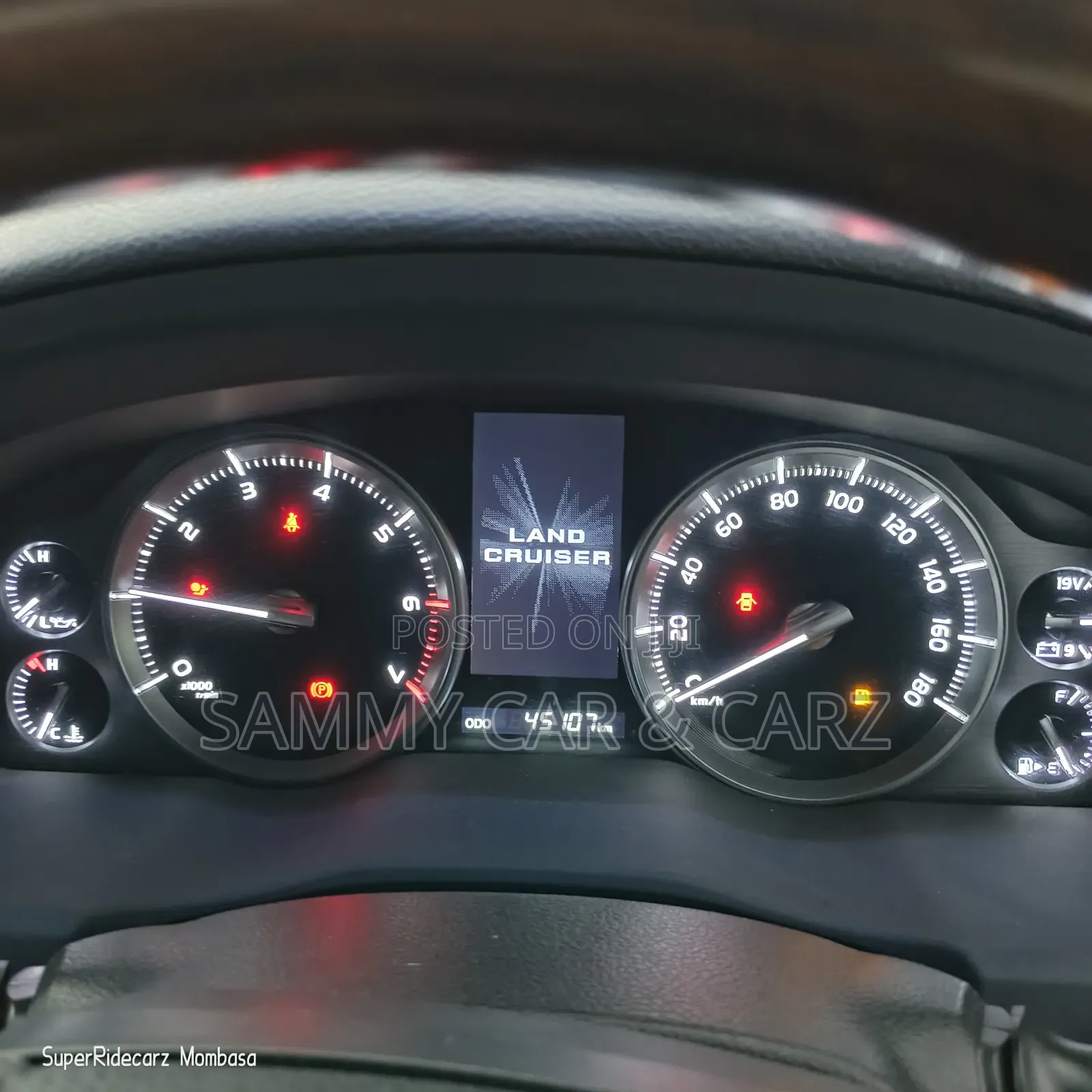 Toyota Land Cruiser 4.6 V8 AX 2017 Black