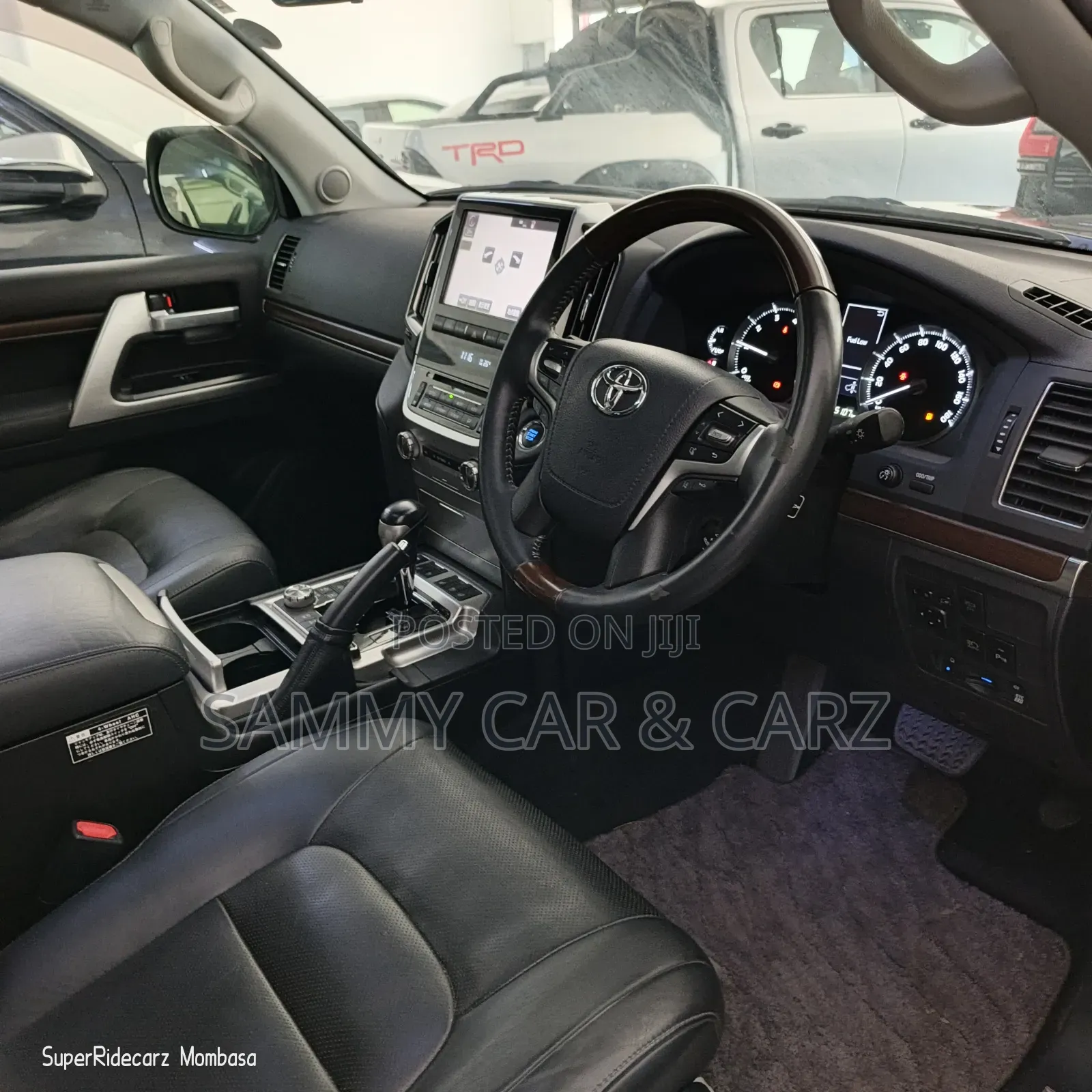 Toyota Land Cruiser 4.6 V8 AX 2017 Black
