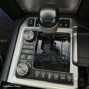 Toyota Land Cruiser 4.6 V8 AX 2017 Black