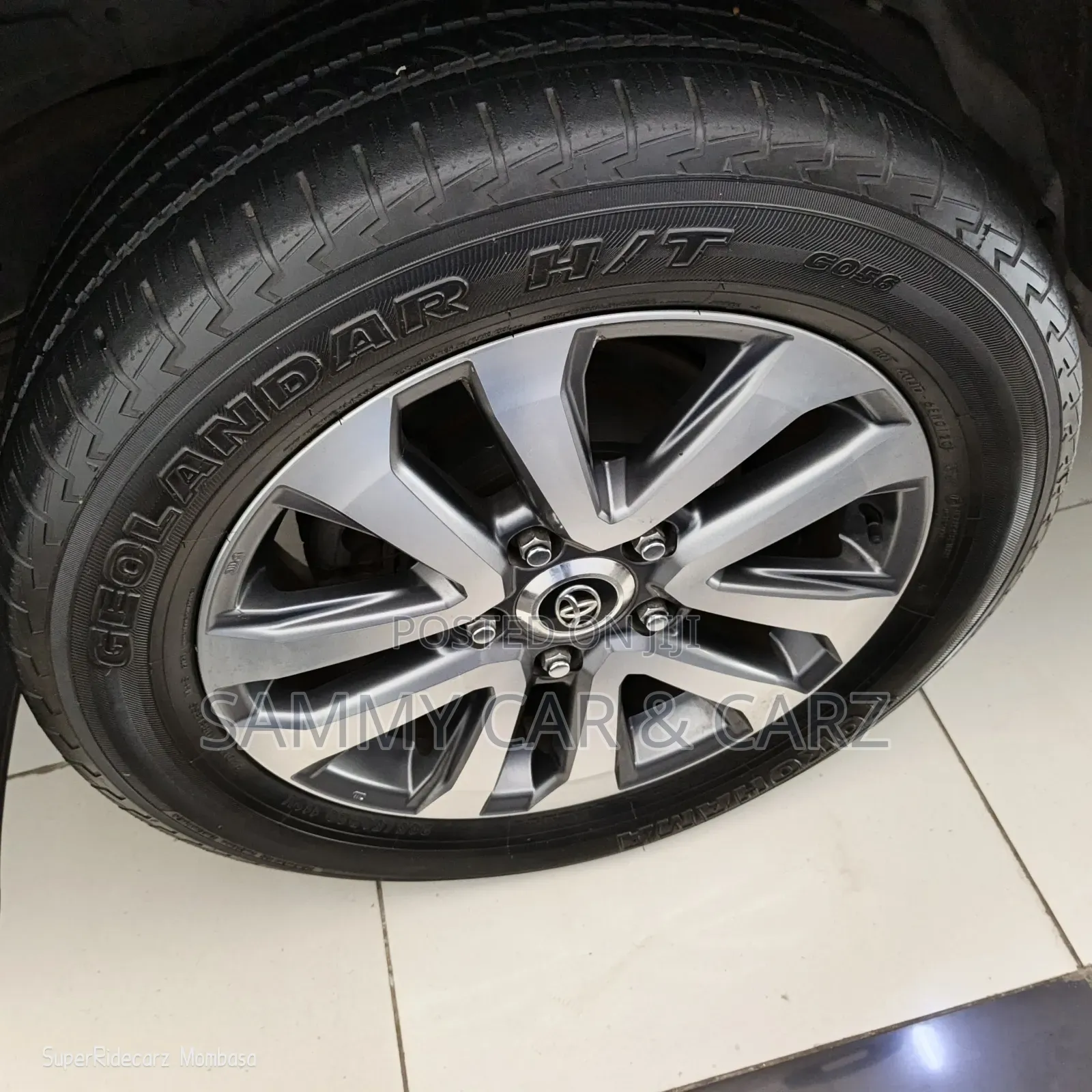 Toyota Land Cruiser 4.6 V8 AX 2017 Black