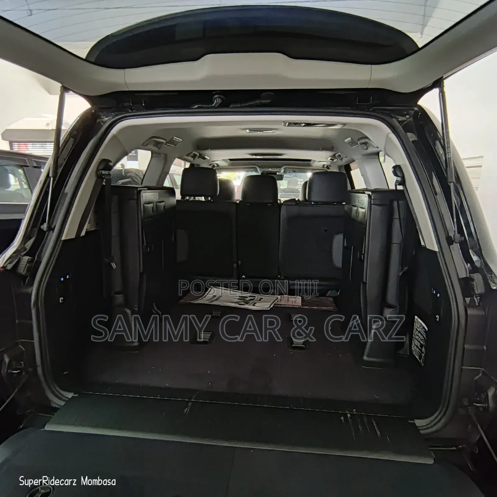 Toyota Land Cruiser 4.6 V8 AX 2017 Black