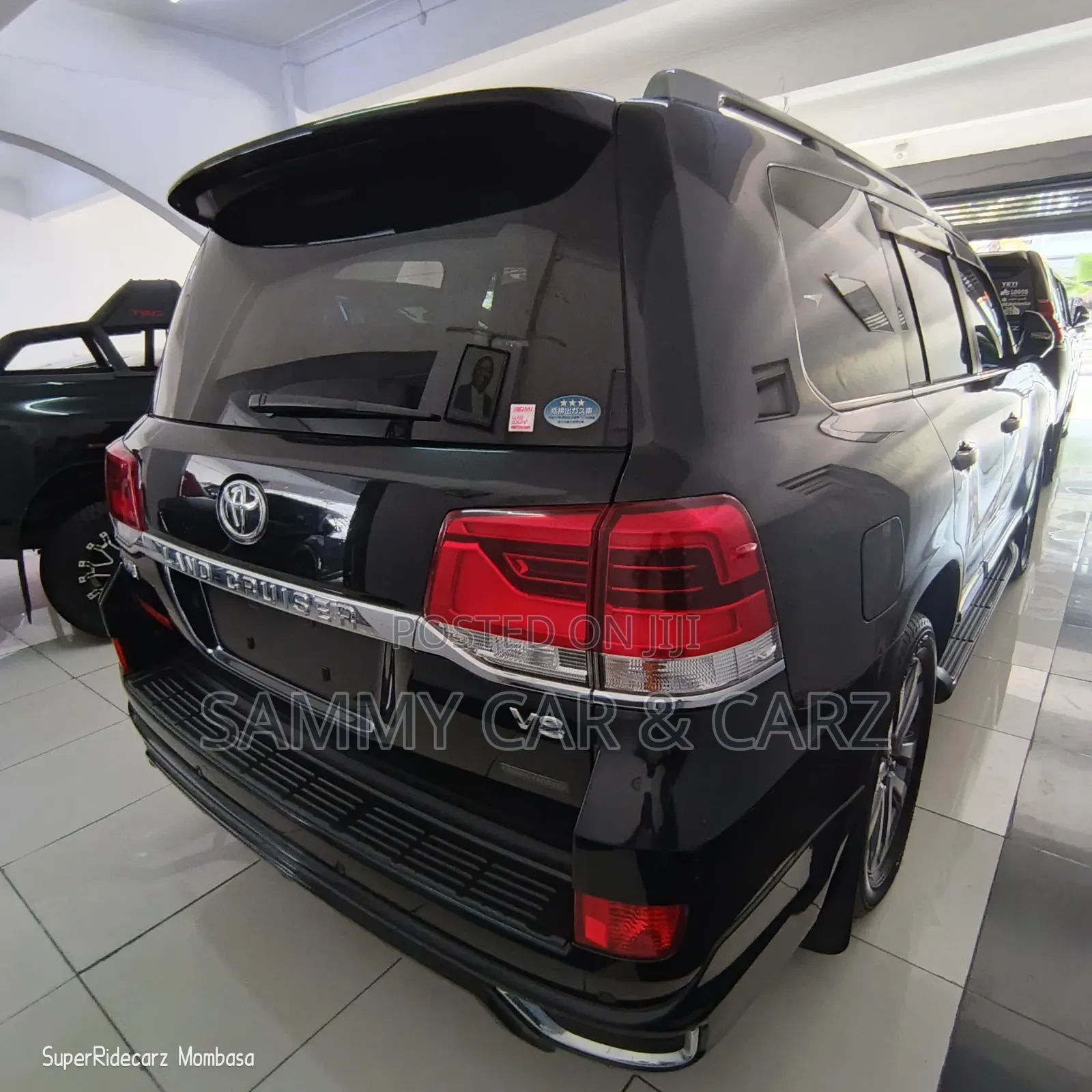 Toyota Land Cruiser 4.6 V8 AX 2017 Black