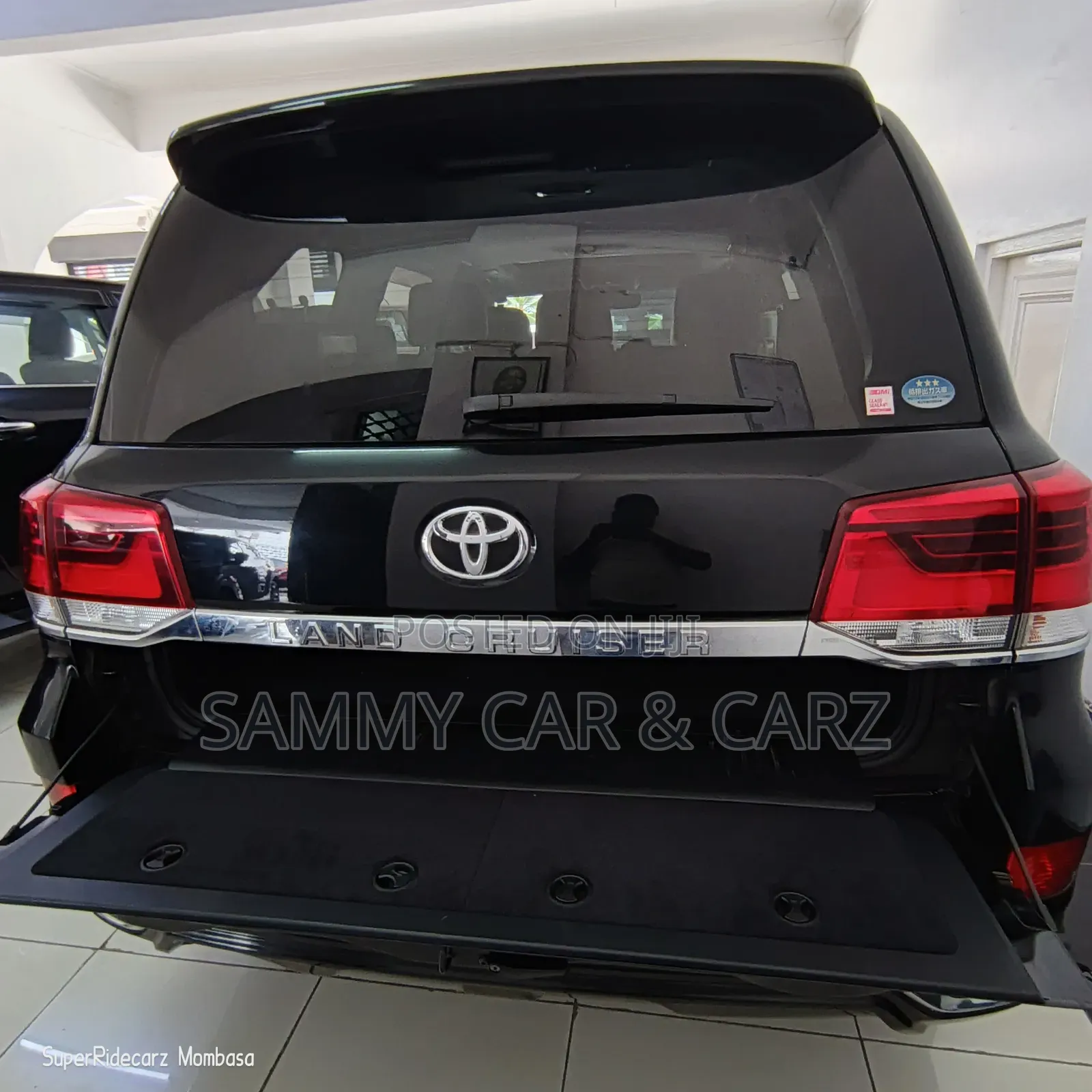 Toyota Land Cruiser 4.6 V8 AX 2017 Black