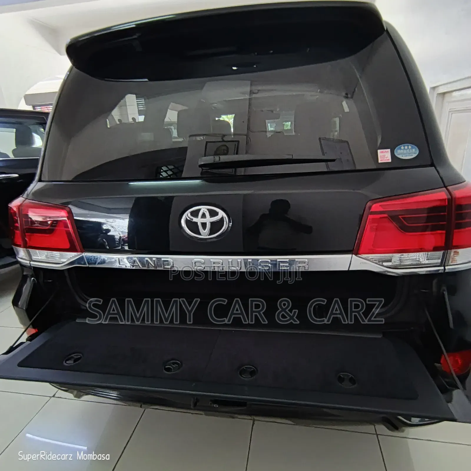 Toyota Land Cruiser 4.6 V8 AX 2017 Black