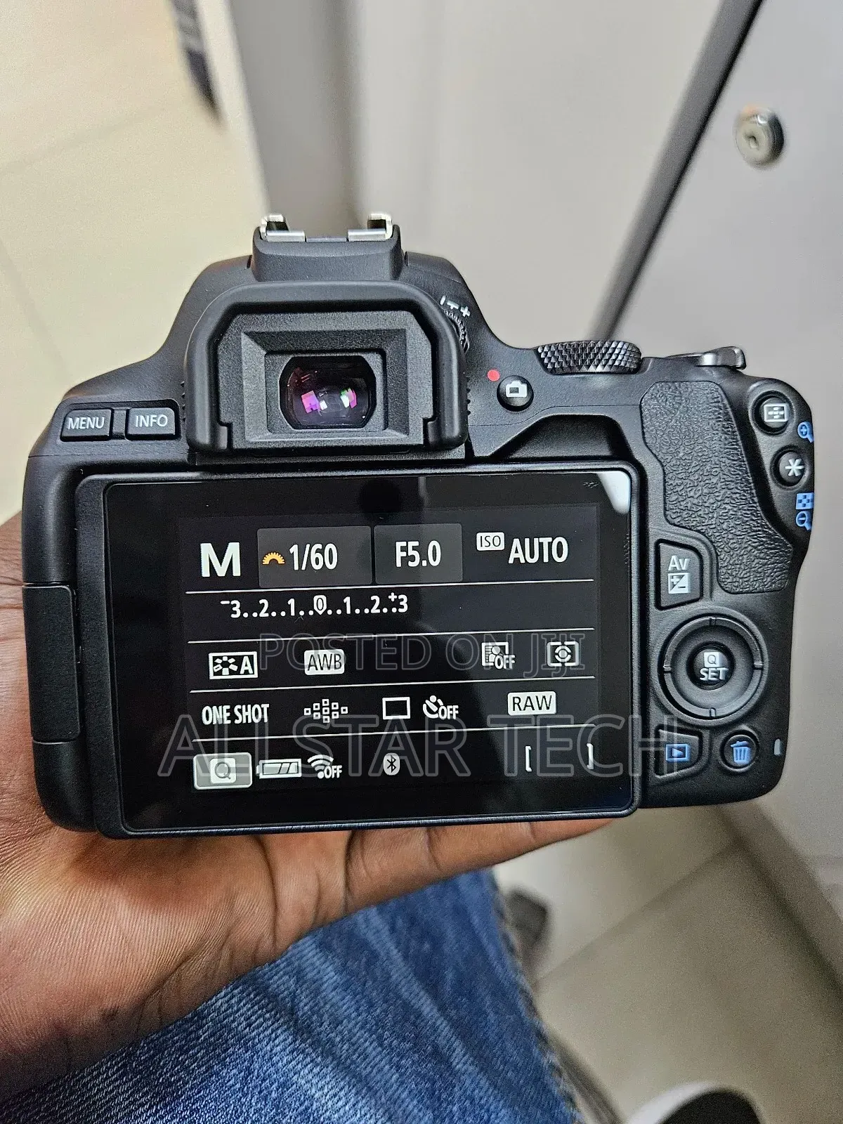 Canon Eos 250d With Kit Lens