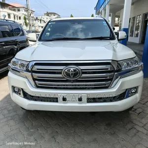 Toyota Land Cruiser 4.6 V8 ZX 2017 White