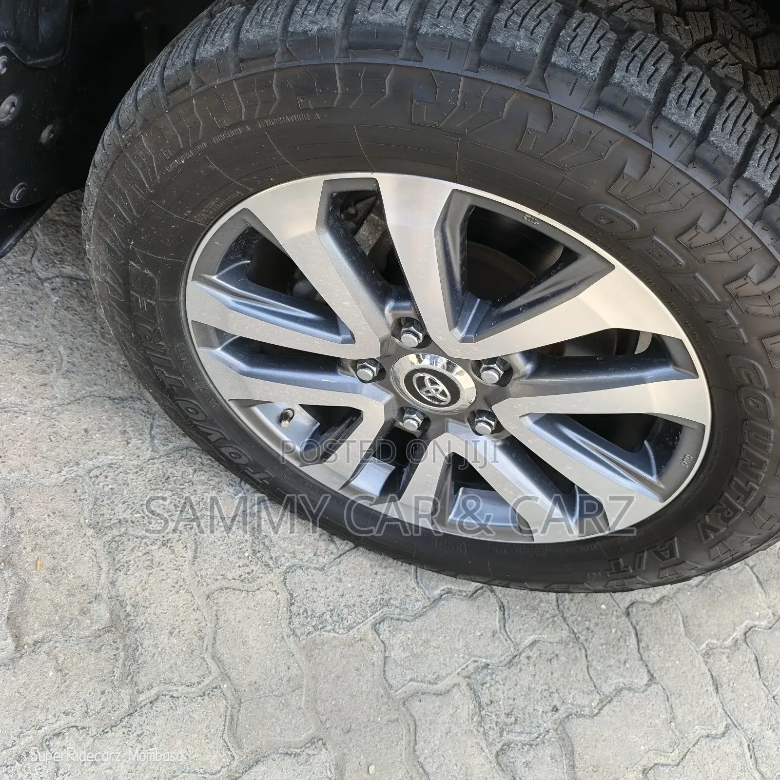 Toyota Land Cruiser 4.6 V8 ZX 2017 White