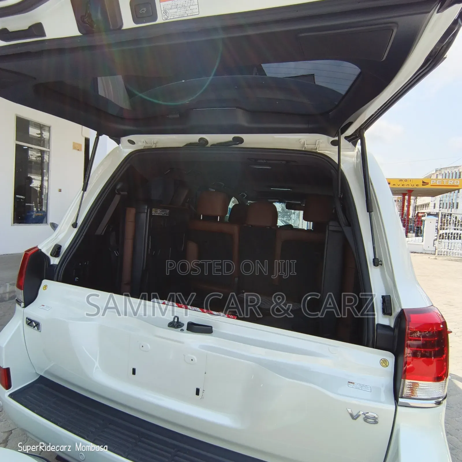 Toyota Land Cruiser 4.6 V8 ZX 2017 White