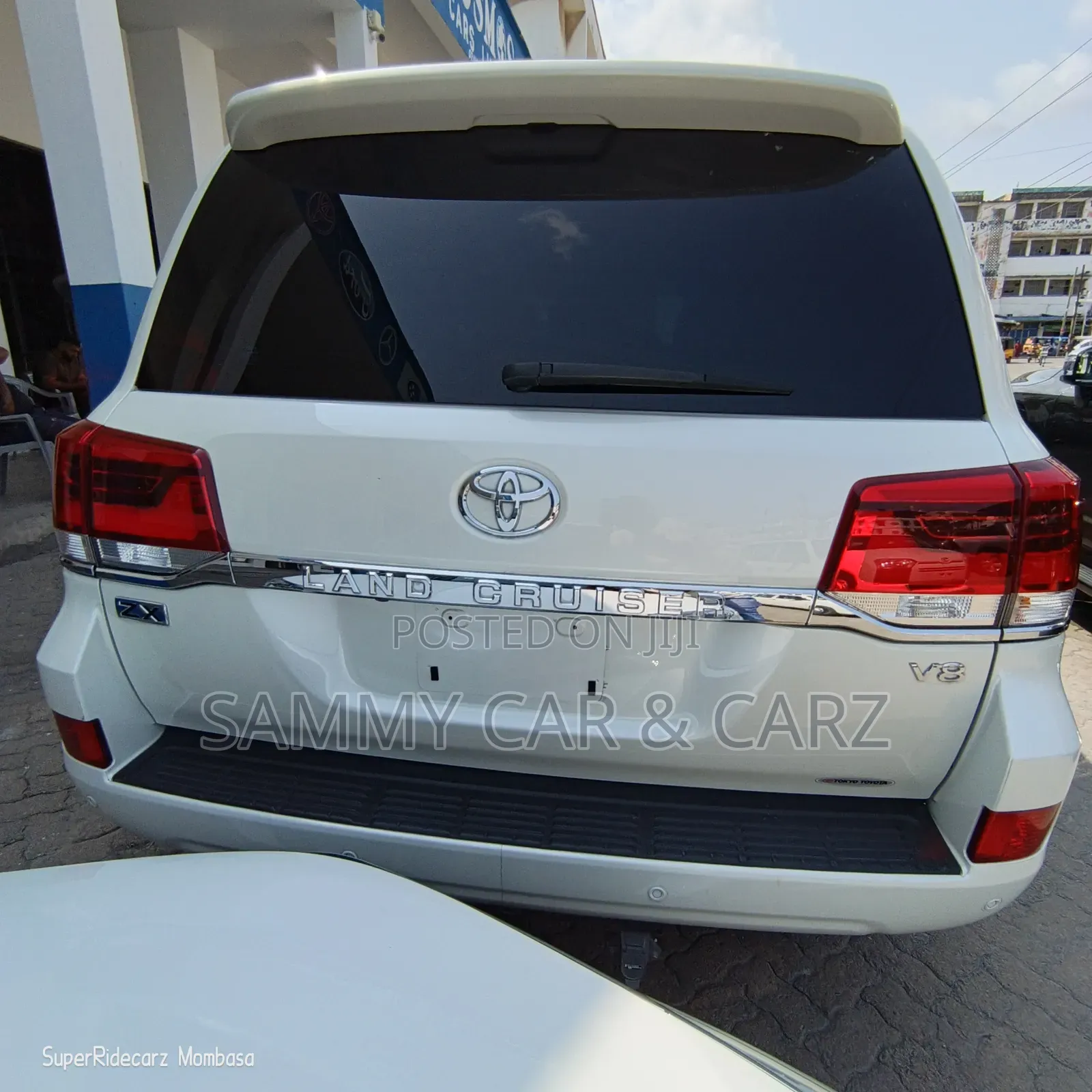 Toyota Land Cruiser 4.6 V8 ZX 2017 White