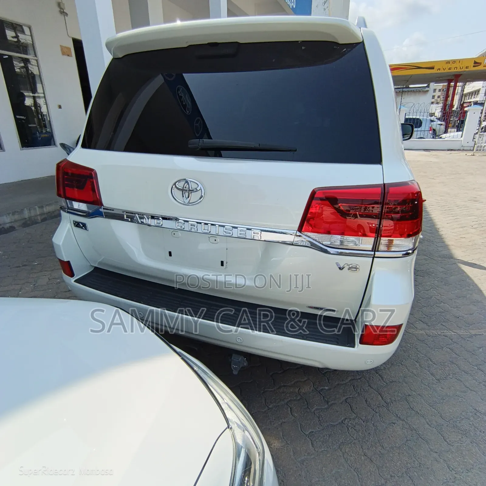 Toyota Land Cruiser 4.6 V8 ZX 2017 White