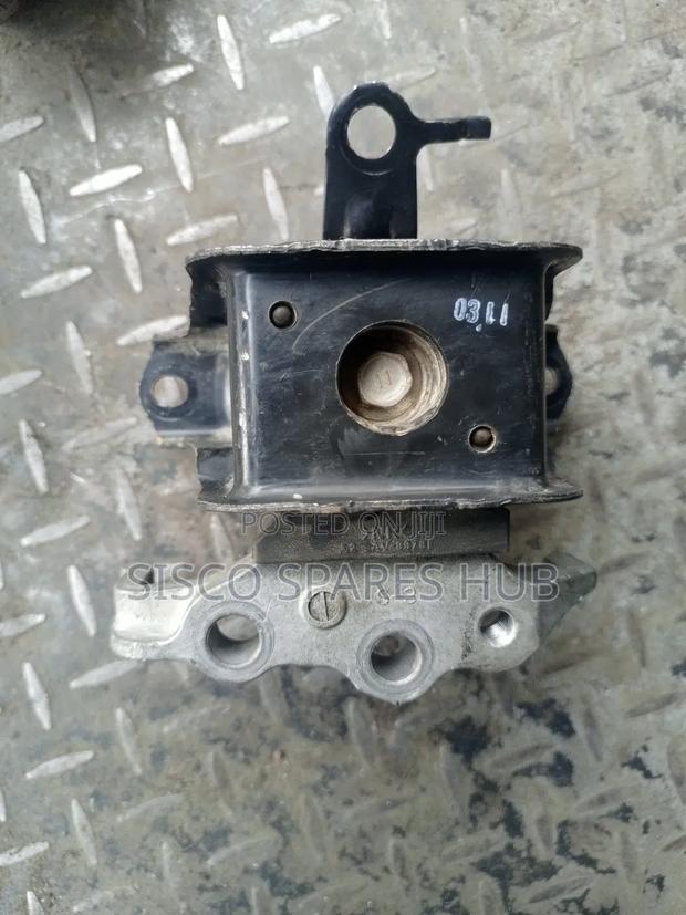 Engine Mount Daihatsu Mira