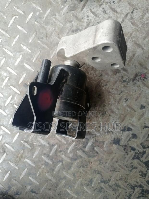 Engine Mount Mitsubishi Mirage - thumbnail 4