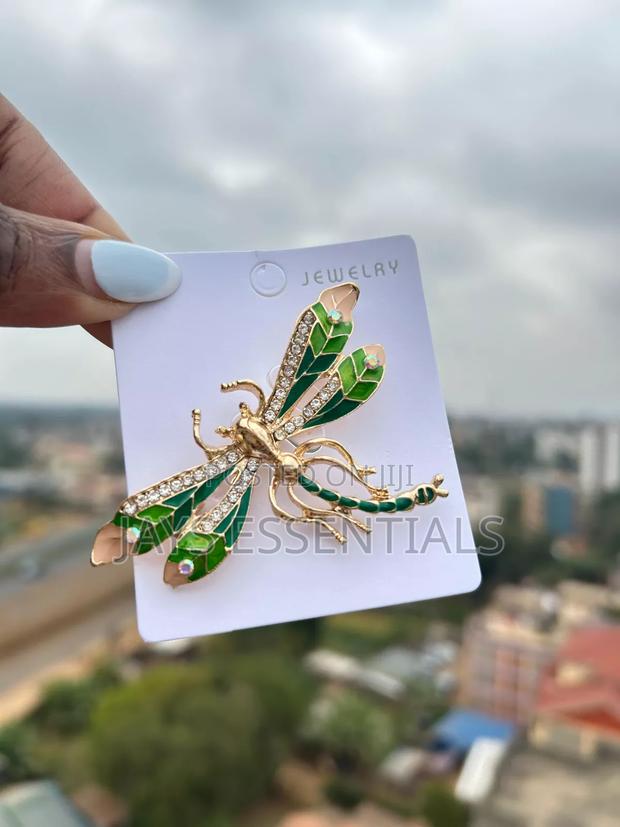 One Brooch, Endless Elegance - thumbnail 3