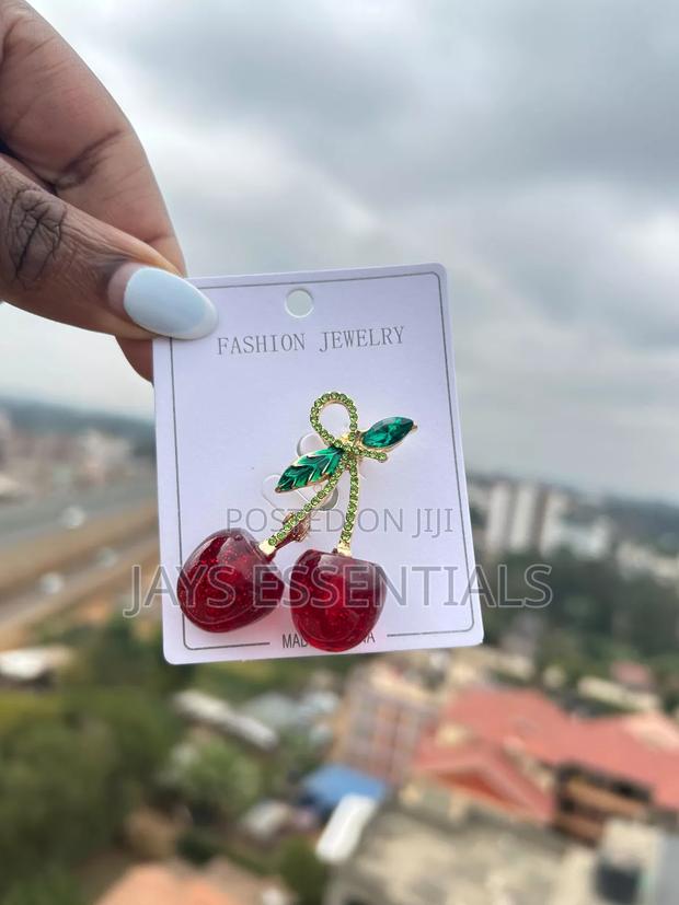 One Brooch, Endless Elegance - thumbnail 5