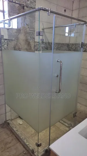 Elegant Glass Shower Cubicles – Modern Affordable!"
