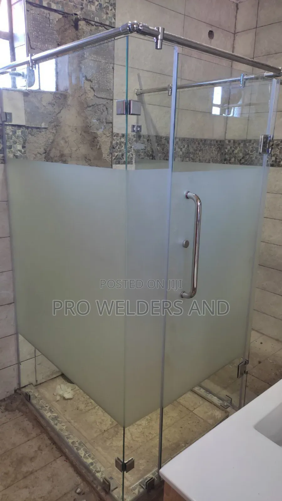 Elegant Glass Shower Cubicles – Modern Affordable!"