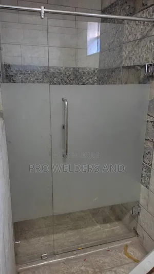 Elegant Glass Shower Cubicles – Modern Affordable!"