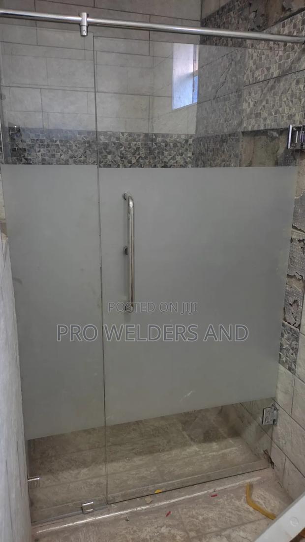 Elegant Glass Shower Cubicles – Modern Affordable!" - thumbnail 3