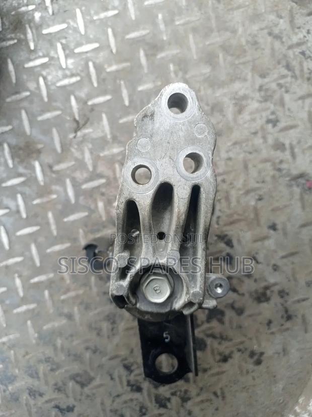 Engine Mount Mazda Demio