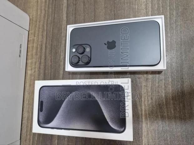 Apple iPhone 15 Pro Max 256 GB Black - thumbnail 6