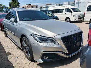Toyota Crown 2018 Gray