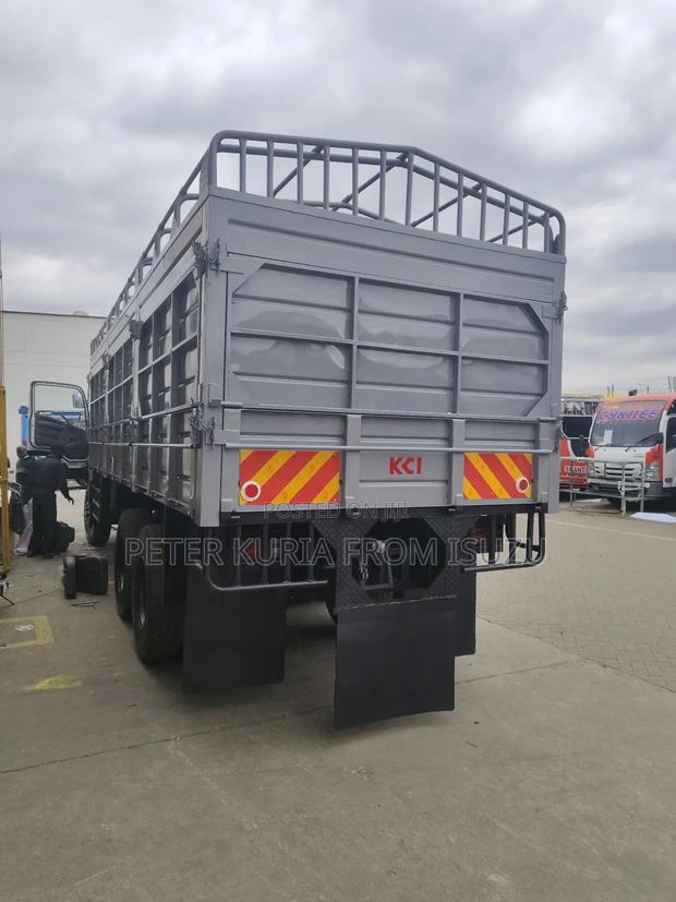 New Isuzu FVZ Blue Power - thumbnail 6